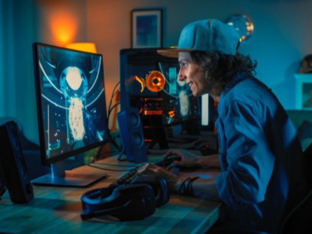This Case with RGB Lighting Effect is perfect for your Gaming PC!