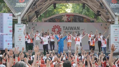 Starlux Airlines Presents at Taiwan Excellence Happy Run 2024